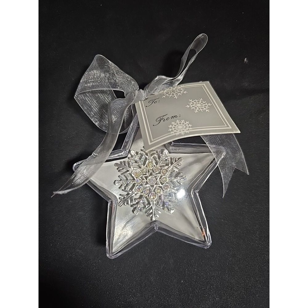 Avon Vintage Christmas Pin -Snowflake In Plastic Case‎